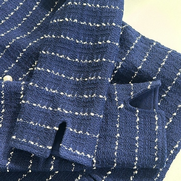 Beautiful ST. JOHN Knit Sweater Blazer Jacket Peal buttons Tweed Blue 8 Like New - Picture 9 of 11
